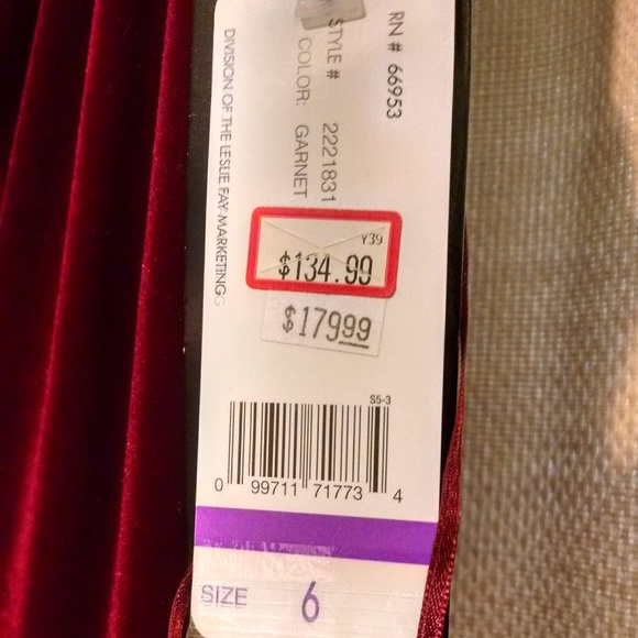 NWT Rimini by Shaw one shoulder garnet gown - Picture 7 of 7